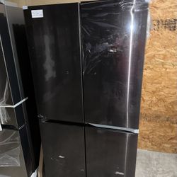 (LABOR DAY SALE) Extra-large capacity Smart 4-Door Flex™ Refrigerator features the Beverage Center 