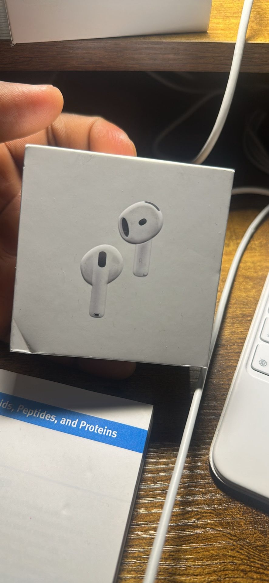 AirPods 4