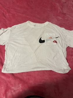 white nike shirt crop top