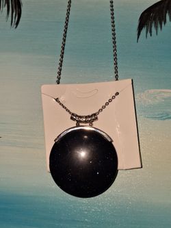 Round Black Glitter Stone Silver Chain Necklace