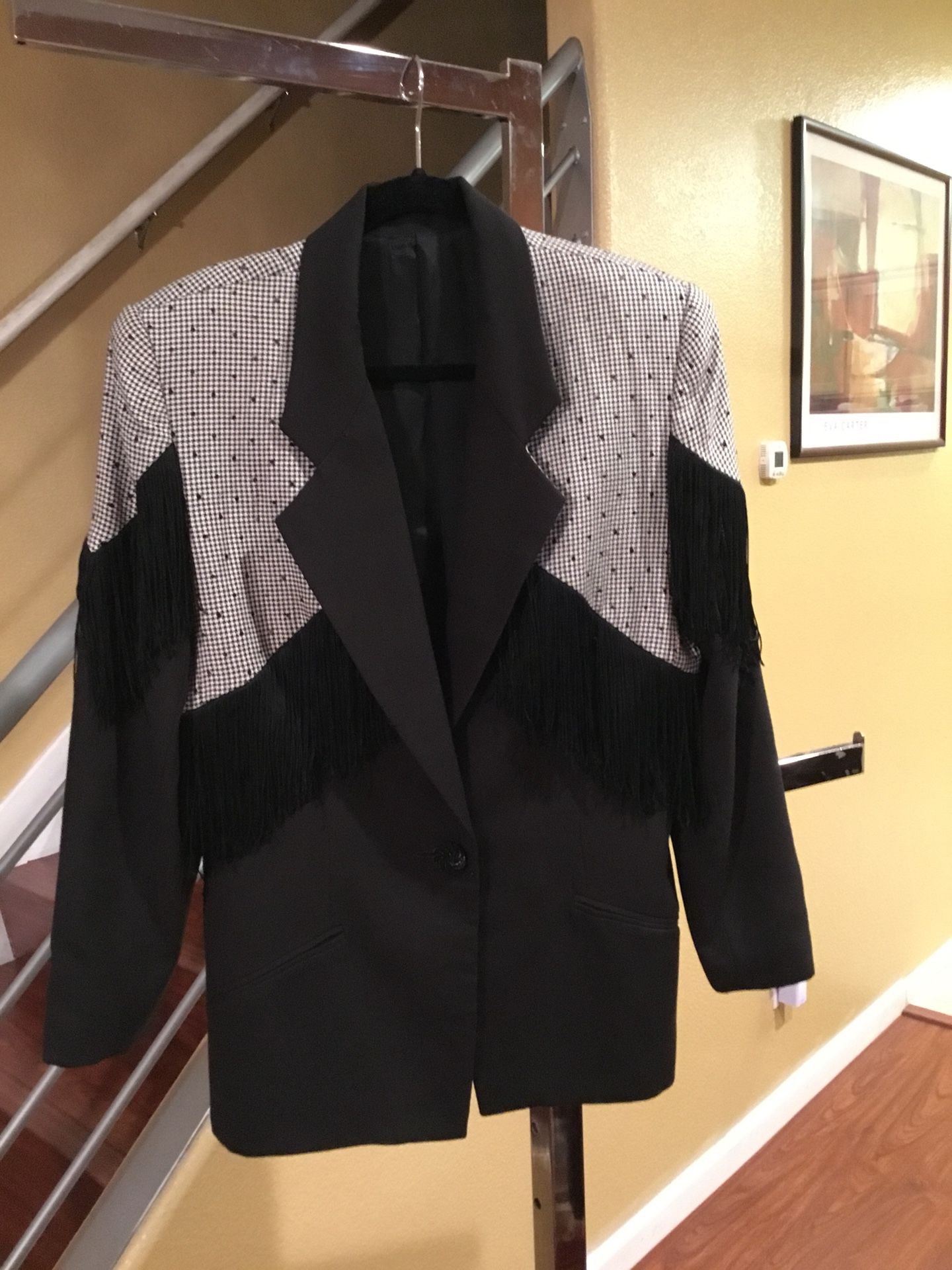 Designer-Black & white skirt suit with fringes/ size 12 - good condition