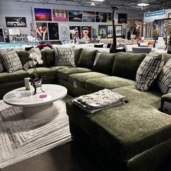 Customizable sectional! $2999 🚨🔥 Any color & fabric!