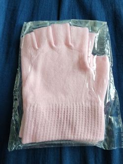 NEW - Moisturizing Gloves