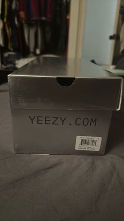 Chocolate Yeezy slide-01 size 6