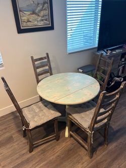 Round Dining Table with 4 Chairs