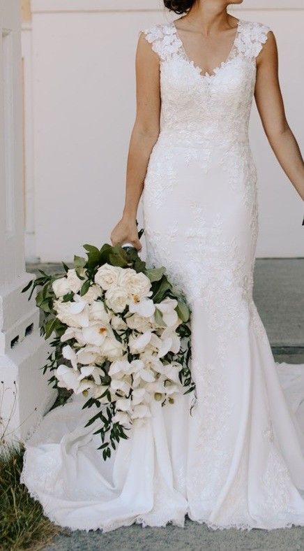 Very Beautiful Wedding Dress from Christina's Bridal with Veil, Size 2-4