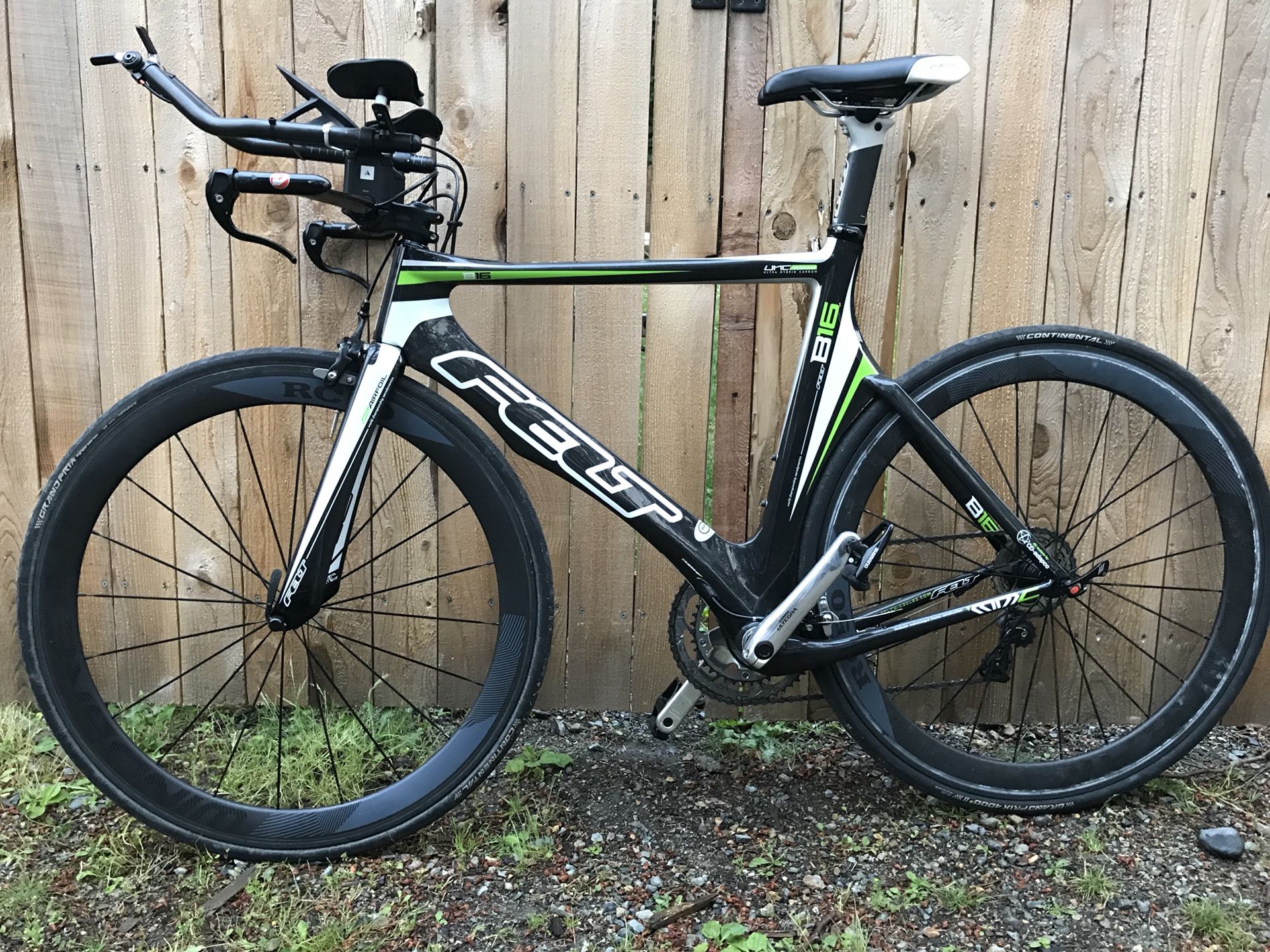 FELT B16 Triathlon // Time Trial Bike (medium frame)