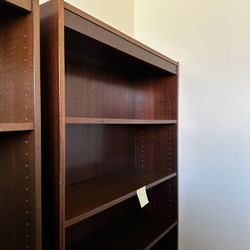 📚 Sturdy & Stylish Bookshelf for Sale! 📚