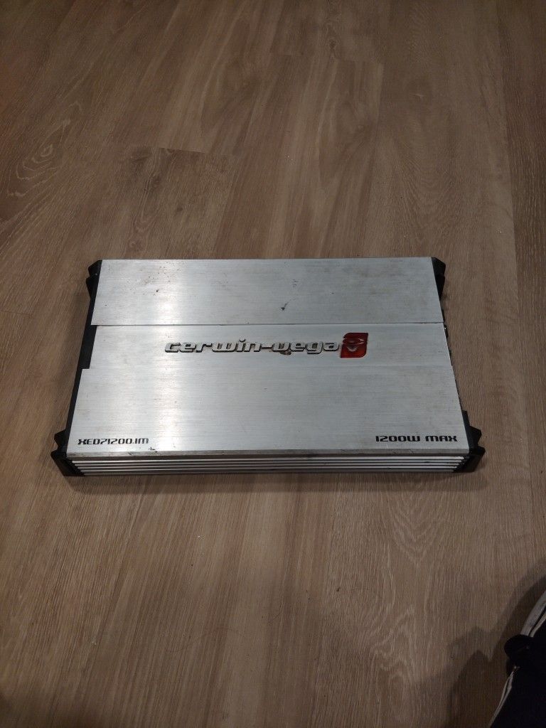 1200W Cerwin-vega Amp