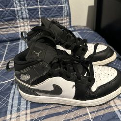 Boys Jordan 1 