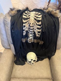 Dark Knight King Costume with Skull Prop