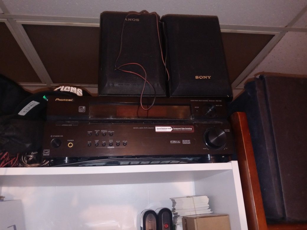 Pioneer Tuner With 2 Sony Speakers