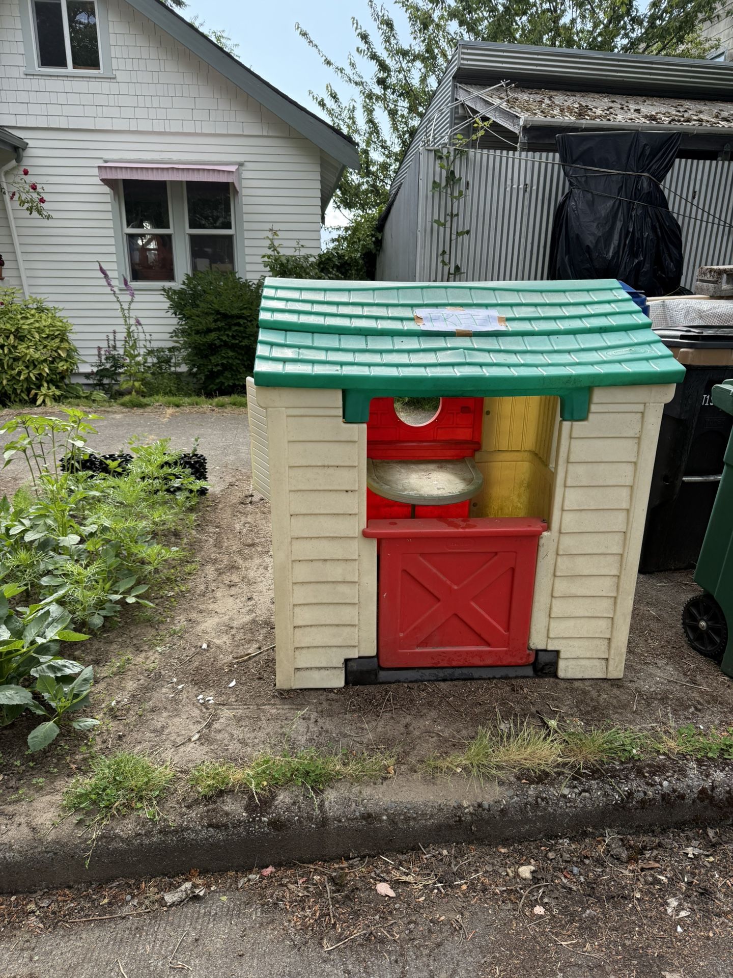Free Playhouse