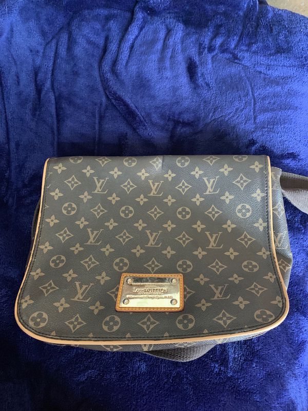 Authentic Louis Vuitton side bag for Sale in Pasadena, CA - OfferUp