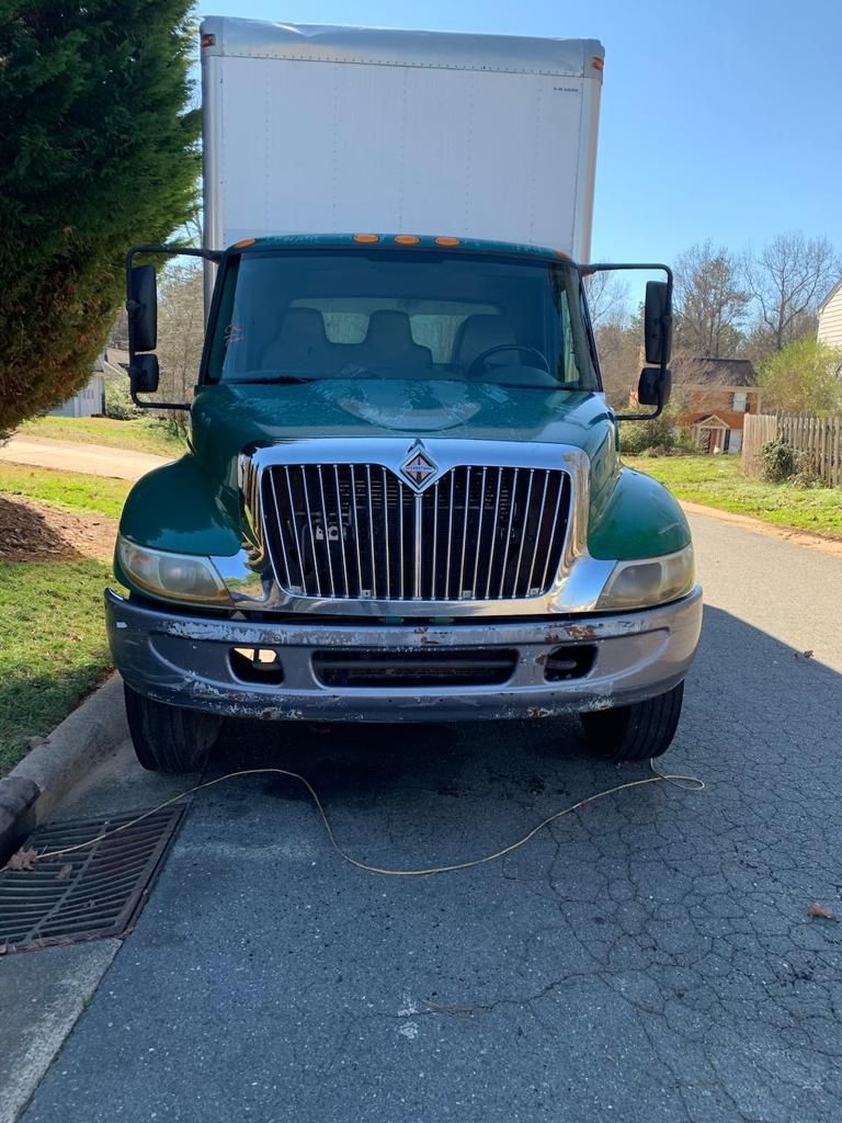 International Commercial Diesel Box Truck 22ft