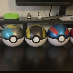 Poke Ball Tins