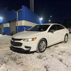 2017 Chevy Malibu White