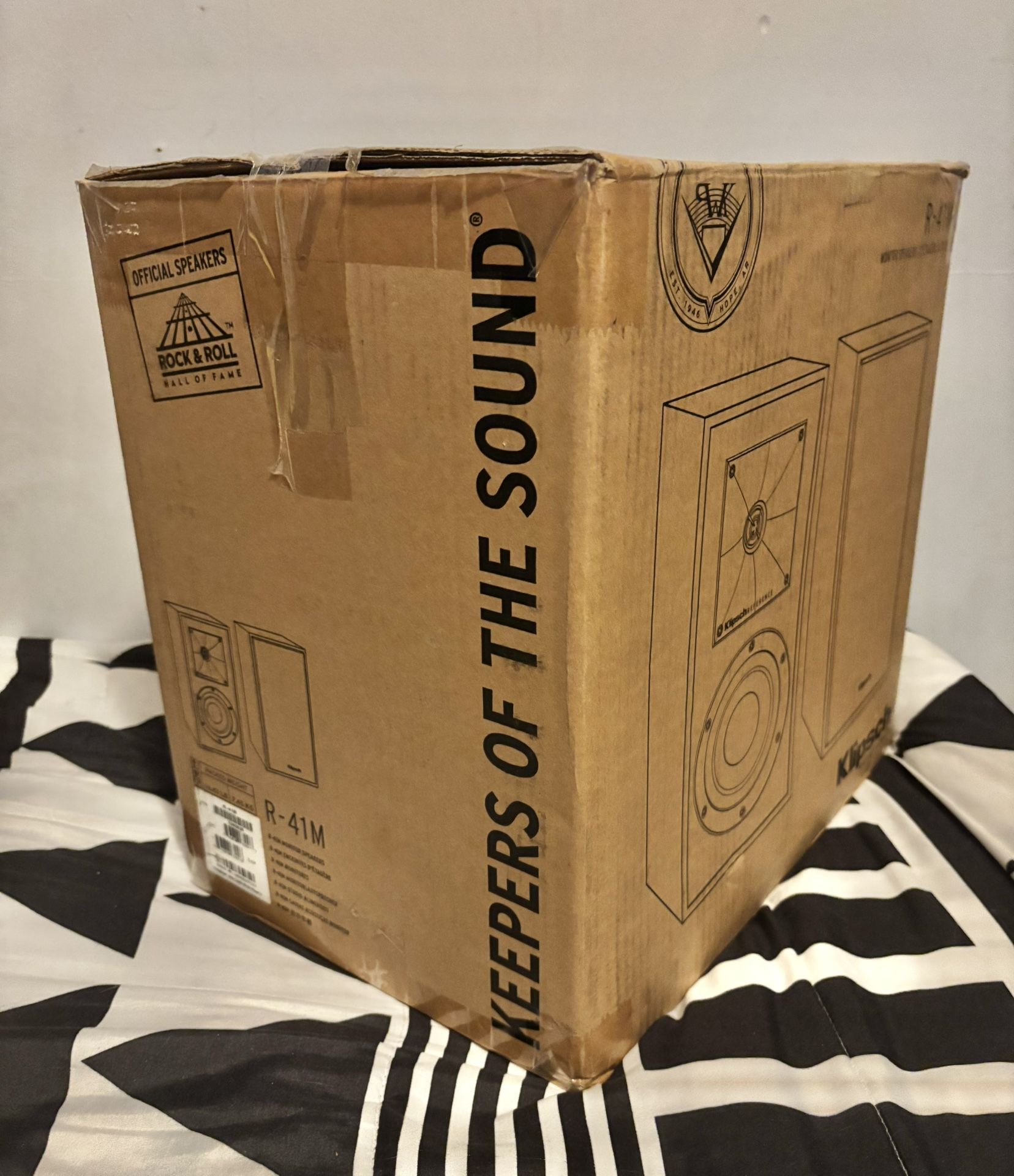 KLIPSCH R-41M Monitor Bookshelf Speakers | 4” Spun-Copper Woofers | Dynamic Reference Audio | Home Theater & Hi-Fi