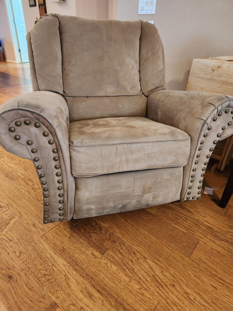 Beige Recliner for Sale in Oak Ridge North, TX OfferUp