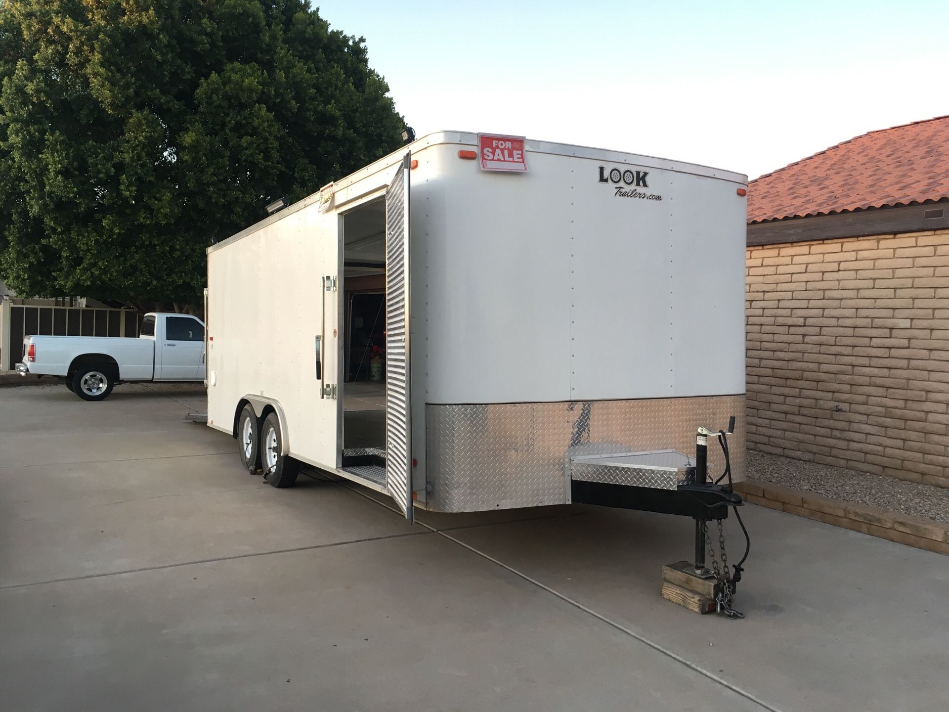 20ft by 8.5ft box 2014 enclosed look brand toy hauler