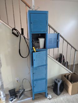 Stand-Up metal lockers