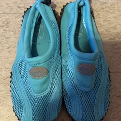 Easy Water Shoes (Size 6)