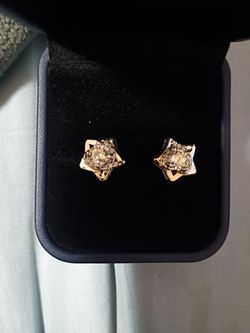 Plum Blossom  RS. 5.0mm.  0.5ct Moissanite    Star earrings