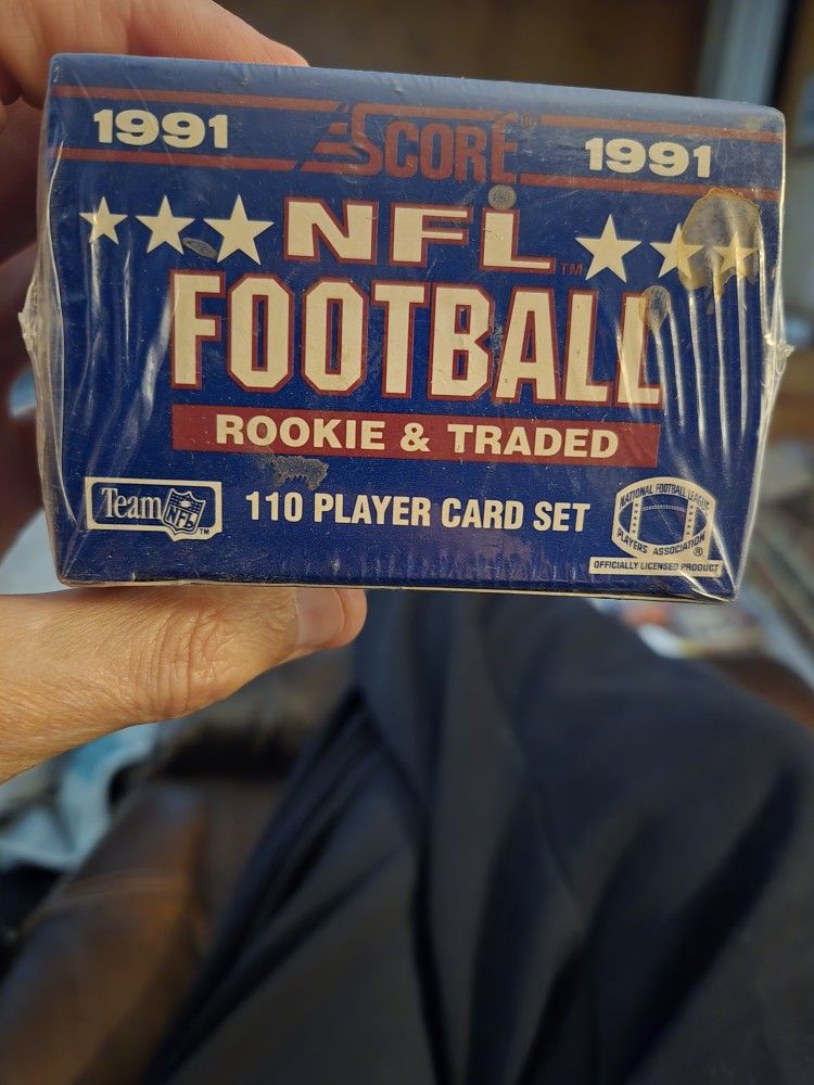 Sealed 1991 SCORE nfl Trading Cards
