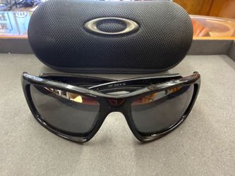 Oakley Valve Sunglasses no scratches in very good condition