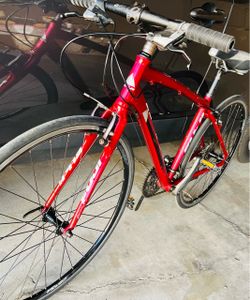 FUJI absolute 1.4 hybrid bike,  Larger aluminum frame, Double walls rims size 700c,fit riders 5’7”to 6’2” in height