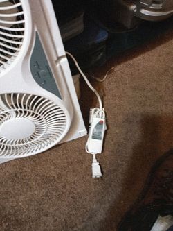 Window fan with remote control brand comfort zone $25
