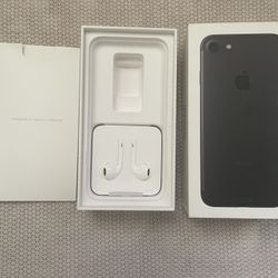 IPhone 7 32g ........ N ew Never Used .. Original box with everything in it