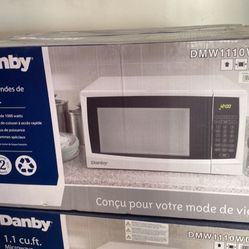 Brand New In Box Microwave Kitchen Appliance