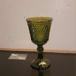VINTAGE LARGE INDIANA DARK GREEN DIAMOND POINT GLASS 11 VASE