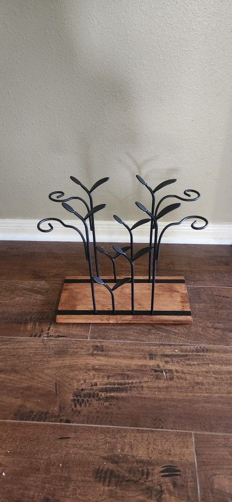 Wine Rack Holds 4 Bottles And 4 Wine Glasses