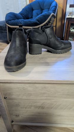 Torrid black size 8WW booties