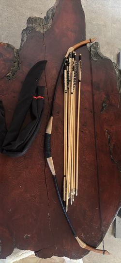Archery longbow bow and arrows