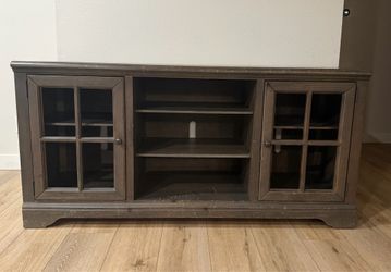 Entertainment center