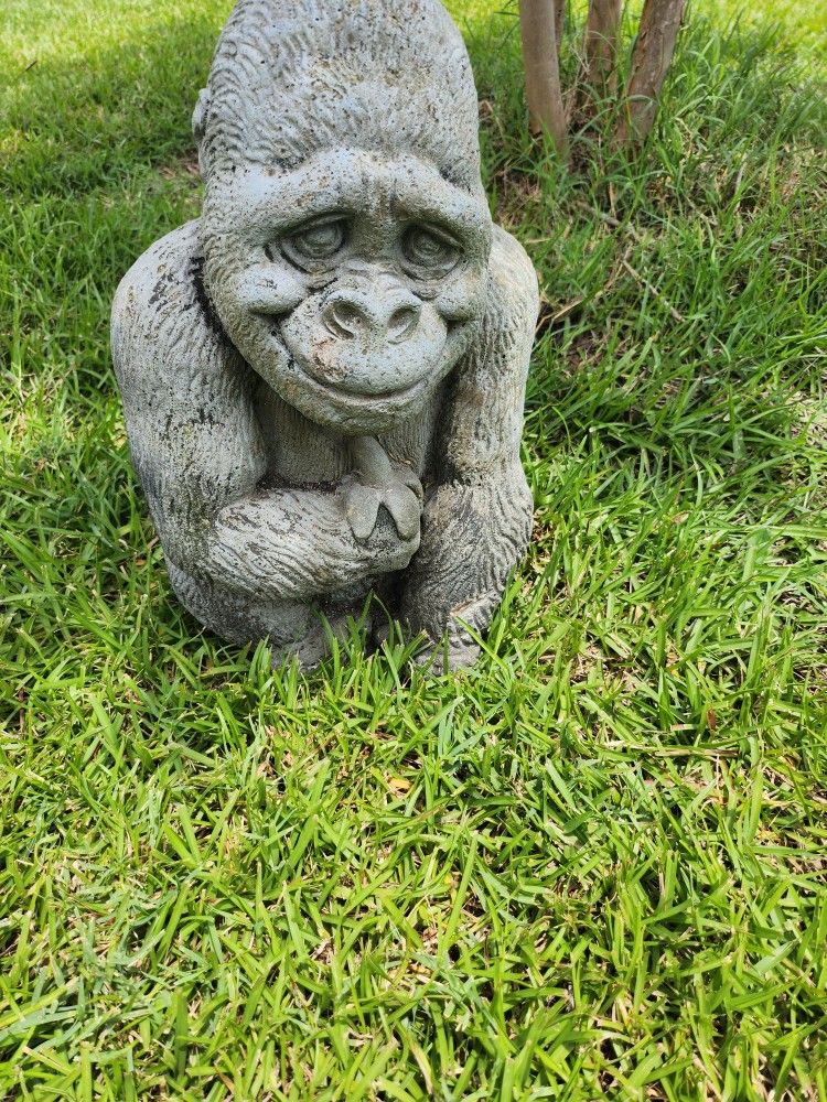 Gorilla Statue