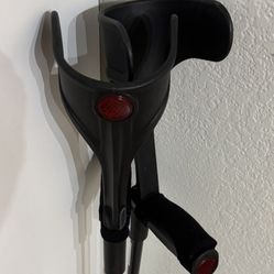 New Open Box Kmina Forearm Crutches