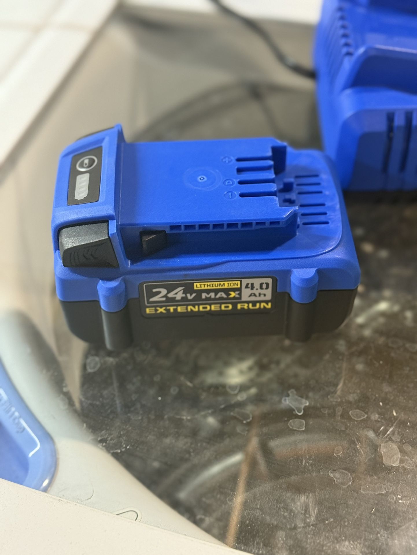 Kobalt 24V 4.0AH Baterry With Charger