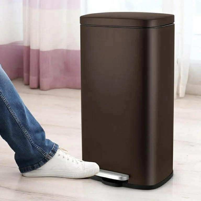 8 Gallon Step on Trash Can, Stainless Steel Kitchen Garbage Fingerprint-Proof, Brown