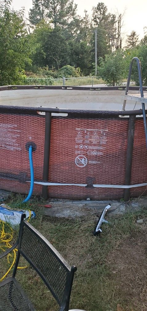 18x48 pool with brand new sand pump