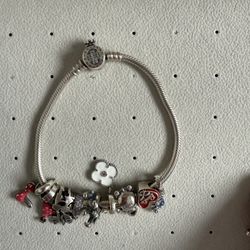 Pandora Junto Con Sus Dijes Charms 😍