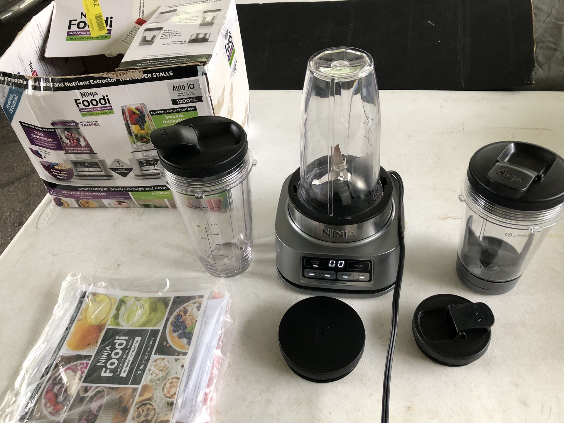 Ninja Blenders for Kitchen | Smoothie Blender, Mixer, Grinder - Premium Blending Performance for Sauces, Frozen Drinks, and More | 1200 Peak Watt Moto
