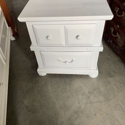🎁BEAUTIFUL WHITE COLOR TWIN SIZE BEDROOM SET: DRESSER, BED FRAME, NIGHTSTAND🎁