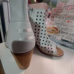 TOMS MAJORCA EYELET LEATHER BOOTIE SIZE 8-1/2