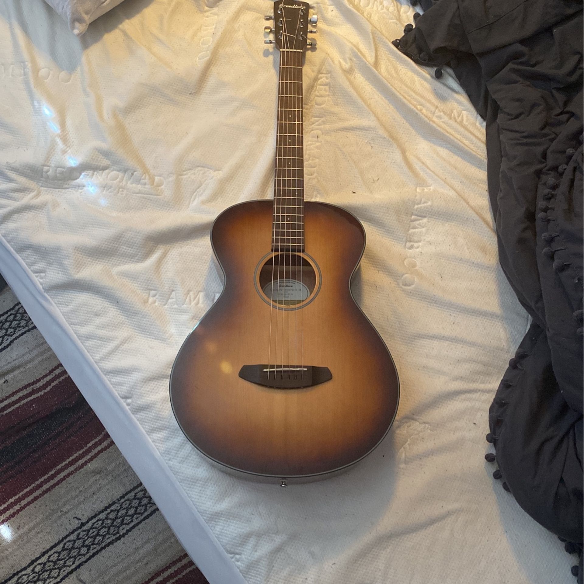 Breedlove Discovery Concertina SB Acoustic Guitar