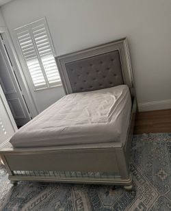 Bedroom set bed dresser