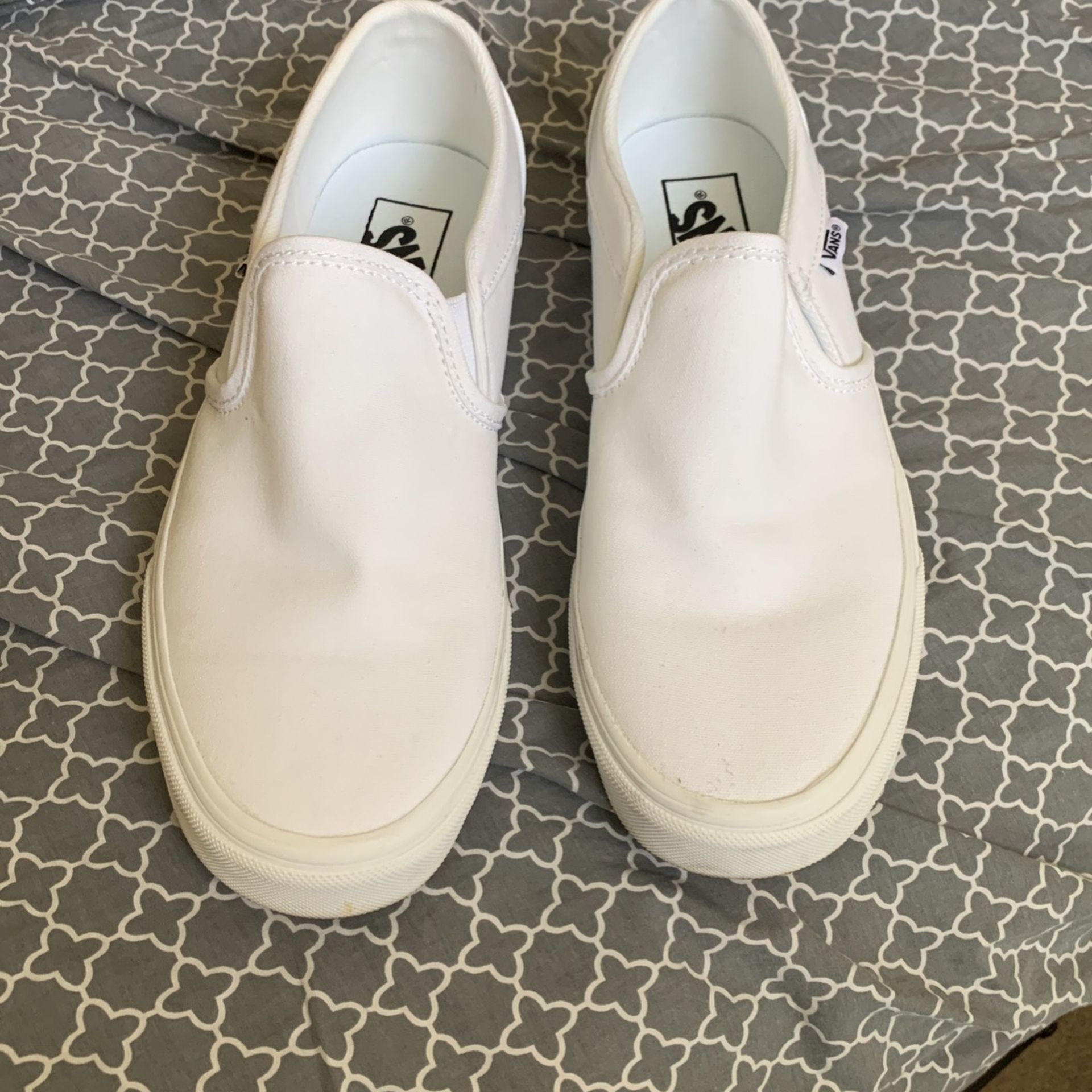 Women’s White vans In box Size 8.5